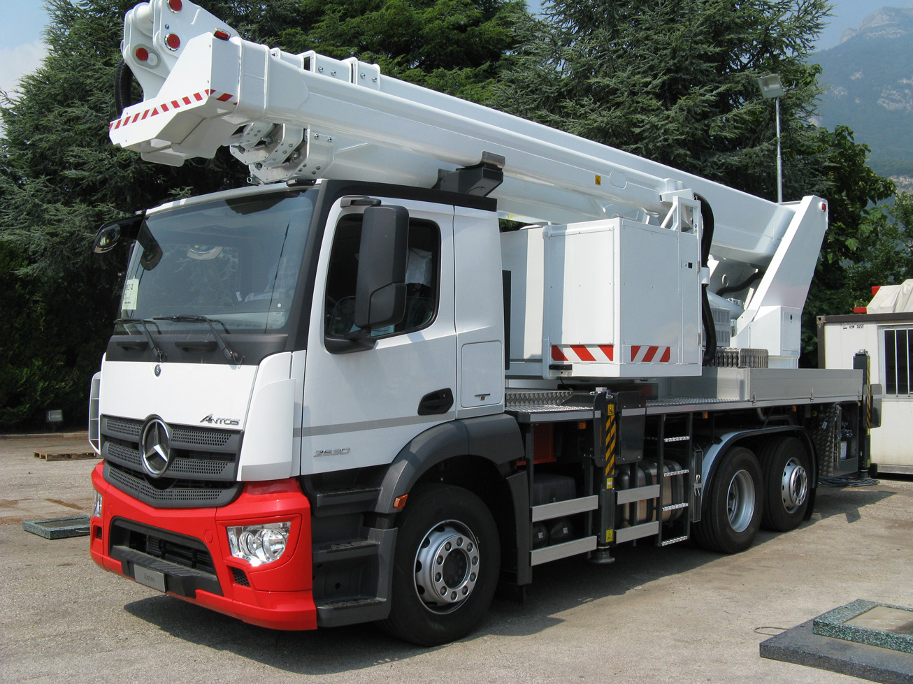 CURIOSITA’, APPLICAZIONI, IMPIEGHI PARTICOLARI – B-Lift 410 HR special edition per traslochi